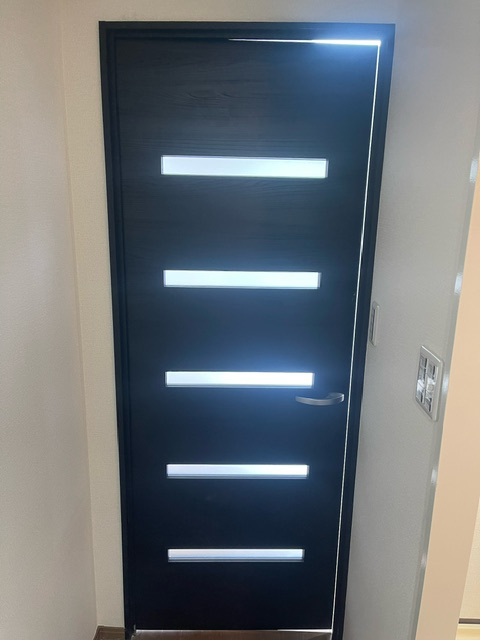 ロイヤルコート102リビングドア施工後